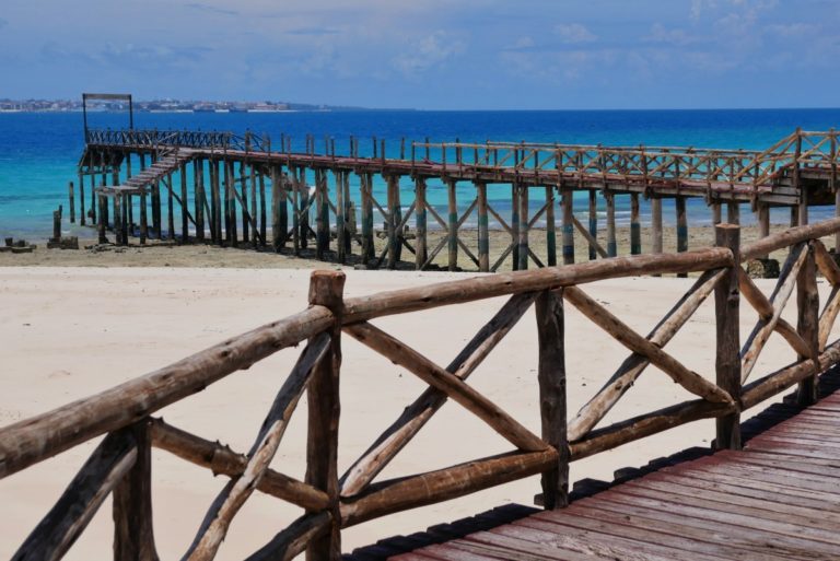 Widok na Zanzibar z Prison Island